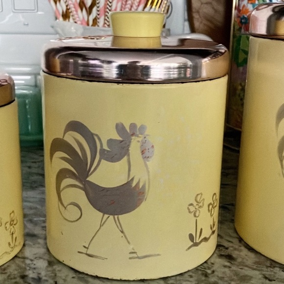 Vintage 1960s Ransburg Indianapolis Yellow Chicken Nesting Canisters Copper Lids - Picture 3 of 15